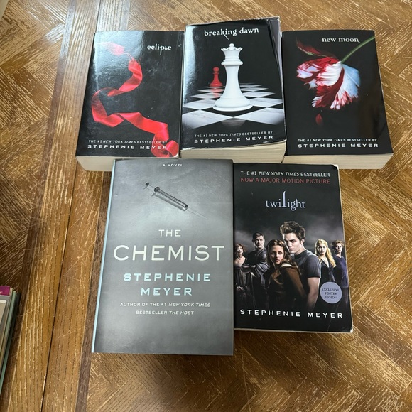 Stephenie Meyer Twilight and Other Books - Picture 2 of 3